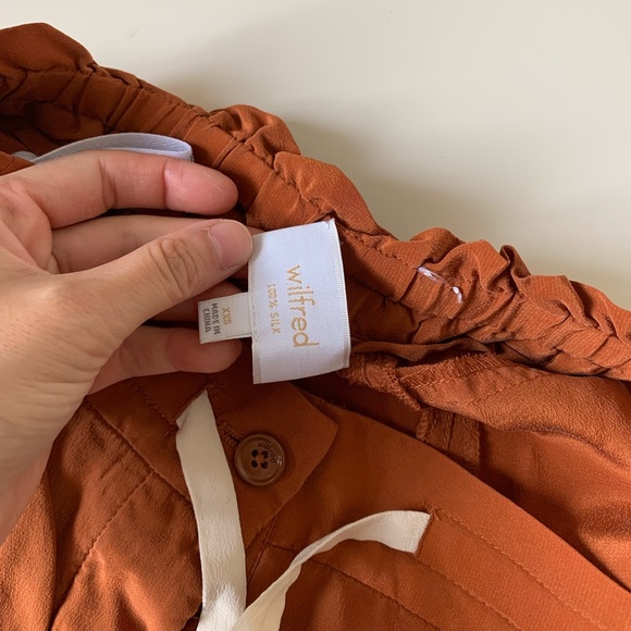 (SOLD) WILFRED (ARITZIA) | Marais 100% silk pants - Picture 7 of 7